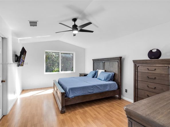 10470 SW 16th St, Pembroke Pines FL 33025