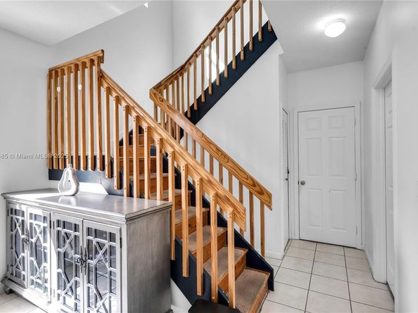 10470 SW 16th St, Pembroke Pines FL 33025