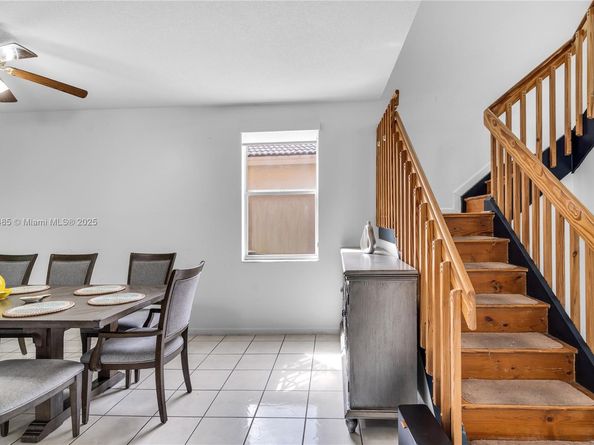 10470 SW 16th St, Pembroke Pines FL 33025