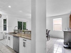 10470 SW 16th St, Pembroke Pines FL 33025