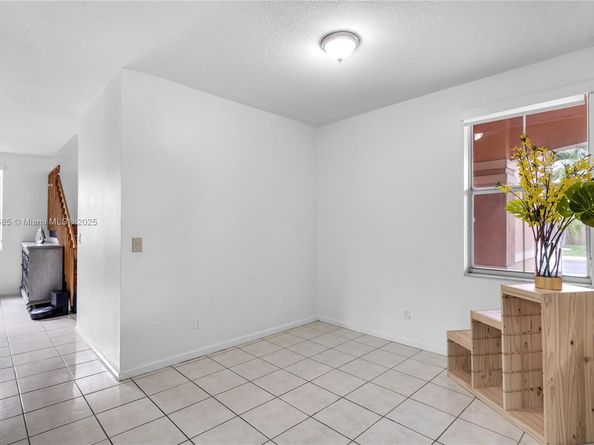 10470 SW 16th St, Pembroke Pines FL 33025