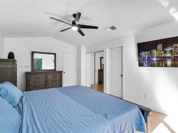 10470 SW 16th St, Pembroke Pines FL 33025