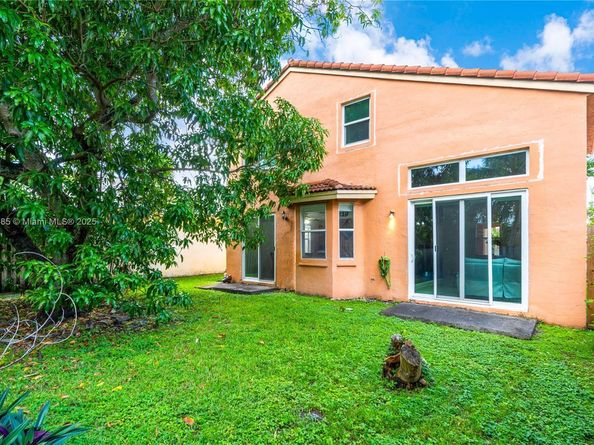 10470 SW 16th St, Pembroke Pines FL 33025