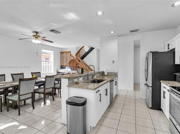 10470 SW 16th St, Pembroke Pines FL 33025
