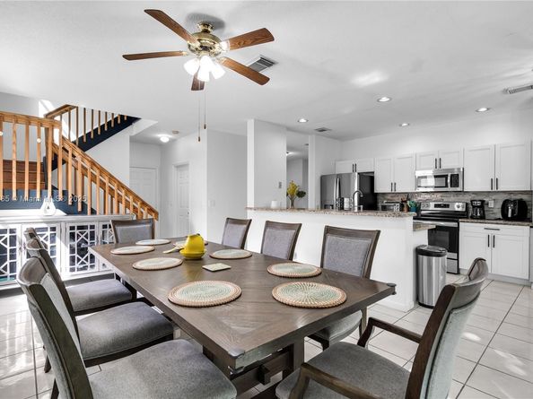 10470 SW 16th St, Pembroke Pines FL 33025