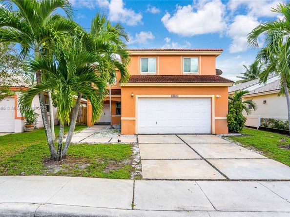 10470 SW 16th St, Pembroke Pines FL 33025