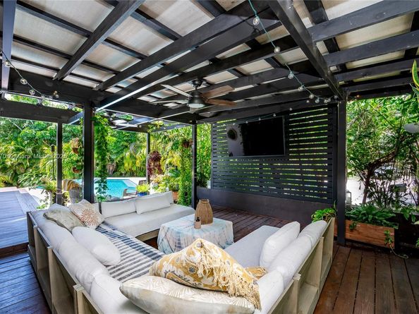 1240 Campamento Ave, Coral Gables FL 33156