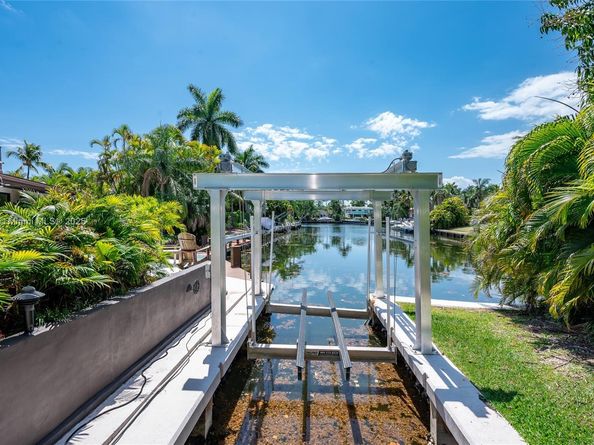 1240 Campamento Ave, Coral Gables FL 33156
