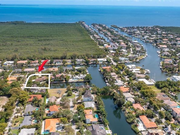 1240 Campamento Ave, Coral Gables FL 33156