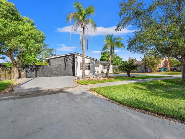 18745 SW 99th Rd, Cutler Bay FL 33157