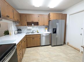 330 SE 2nd St 102E, Hallandale Beach FL 33009