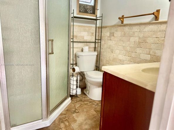 8732 SW 16th St, Davie FL 33324