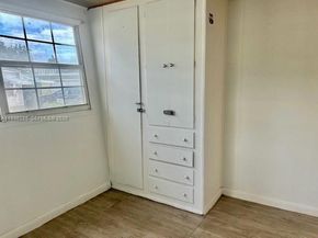 8732 SW 16th St, Davie FL 33324