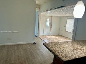 8732 SW 16th St, Davie FL 33324