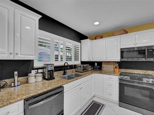3031 NE 25th St, Fort Lauderdale FL 33305