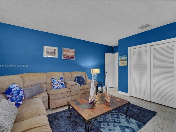 3031 NE 25th St, Fort Lauderdale FL 33305