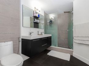 17425 NW 75th Pl 106, Hialeah FL 33015