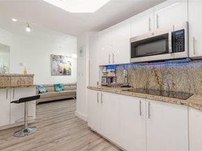 17425 NW 75th Pl 106, Hialeah FL 33015