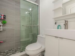 17425 NW 75th Pl 106, Hialeah FL 33015