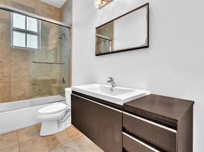 3521 Forest View Cir, Fort Lauderdale FL 33312