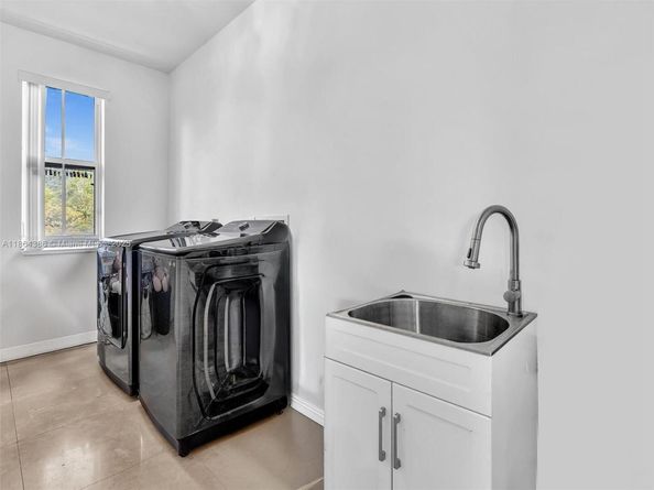 3521 Forest View Cir, Fort Lauderdale FL 33312