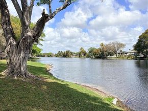 1701 NW 96th Ter 1E, Pembroke Pines FL 33024