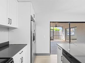 4843 NW 95th Ave, Sunrise FL 33351