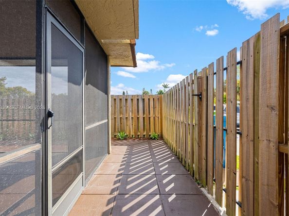 4843 NW 95th Ave, Sunrise FL 33351