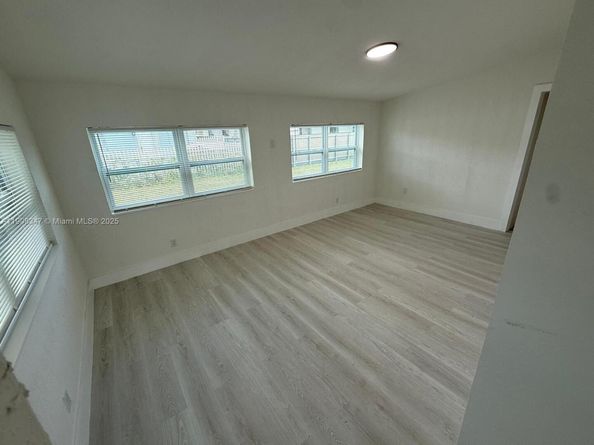 2920 NW 64th St, Miami FL 33147