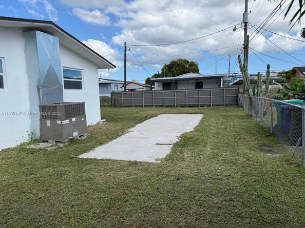 2920 NW 64th St, Miami FL 33147