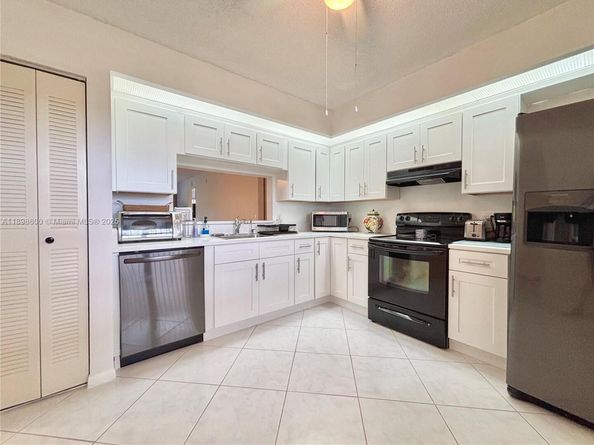 13105 SW 16th Ct 407L, Pembroke Pines FL 33027