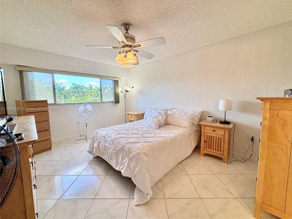 13105 SW 16th Ct 407L, Pembroke Pines FL 33027