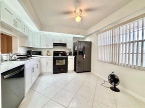 13105 SW 16th Ct 407L, Pembroke Pines FL 33027