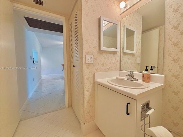 13105 SW 16th Ct 407L, Pembroke Pines FL 33027