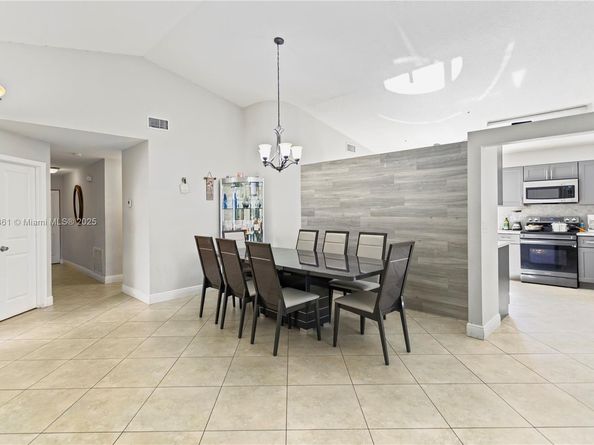 18255 NW 21st St, Pembroke Pines FL 33029