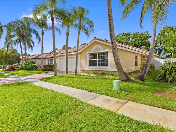 18255 NW 21st St, Pembroke Pines FL 33029