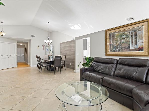 18255 NW 21st St, Pembroke Pines FL 33029