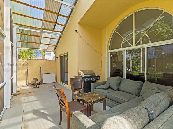 18255 NW 21st St, Pembroke Pines FL 33029