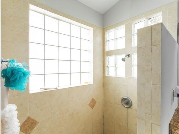 18255 NW 21st St, Pembroke Pines FL 33029