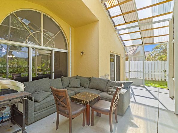 18255 NW 21st St, Pembroke Pines FL 33029