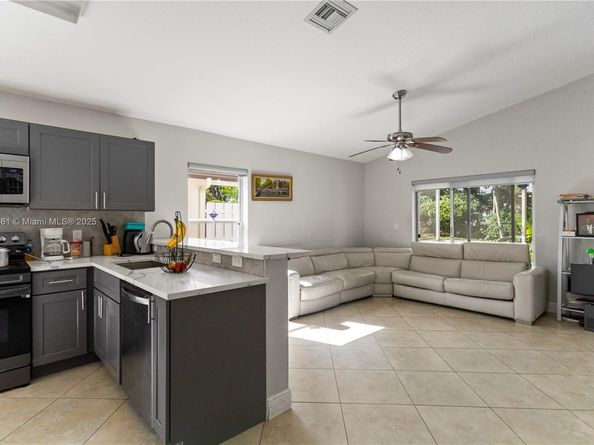18255 NW 21st St, Pembroke Pines FL 33029