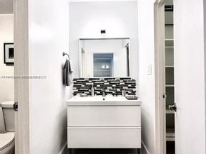 100 Lincoln Rd 526, Miami Beach FL 33139