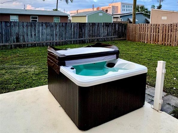 841 NE 59th St, Oakland Park FL 33334