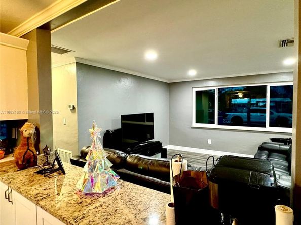 841 NE 59th St, Oakland Park FL 33334