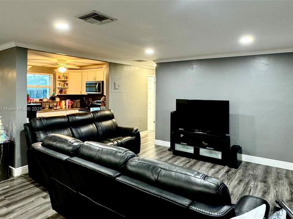 841 NE 59th St, Oakland Park FL 33334