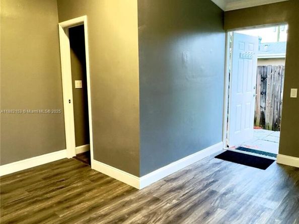841 NE 59th St, Oakland Park FL 33334