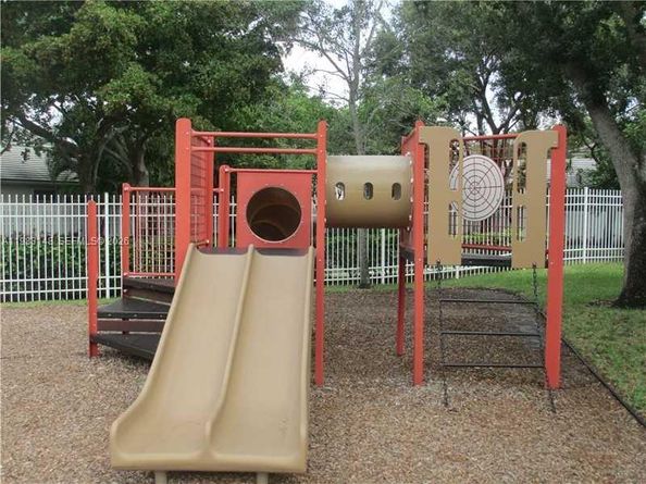 828 NW 99th Ave, Plantation FL 33324