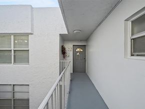 9440 Live Oak Pl 404, Davie FL 33324