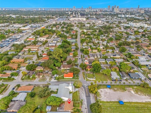 608 NW 9th St, Hallandale Beach FL 33009