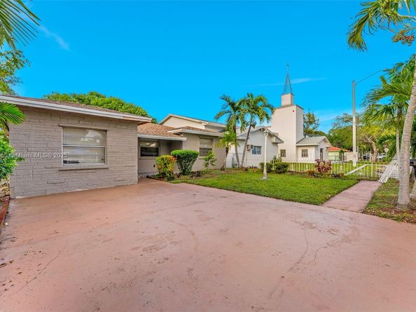 608 NW 9th St, Hallandale Beach FL 33009